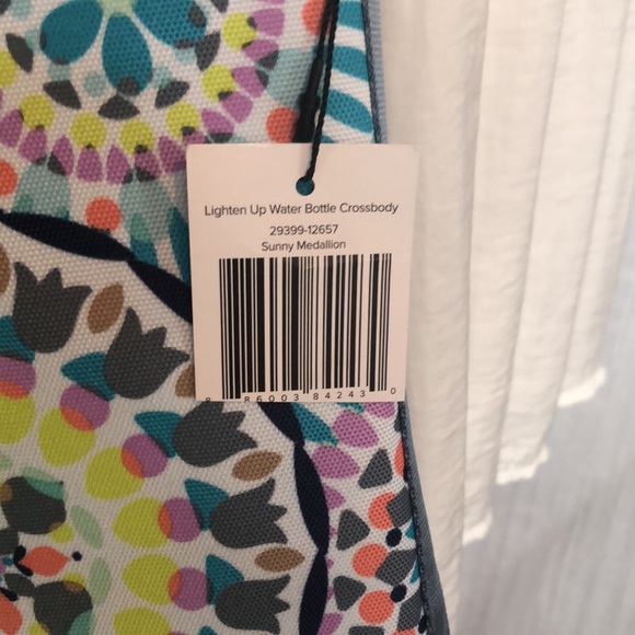VERA BRADLEY Lighten Up Water Bottle Crossbody Sunny Medallion waterproof NWT - Picture 2 of 12